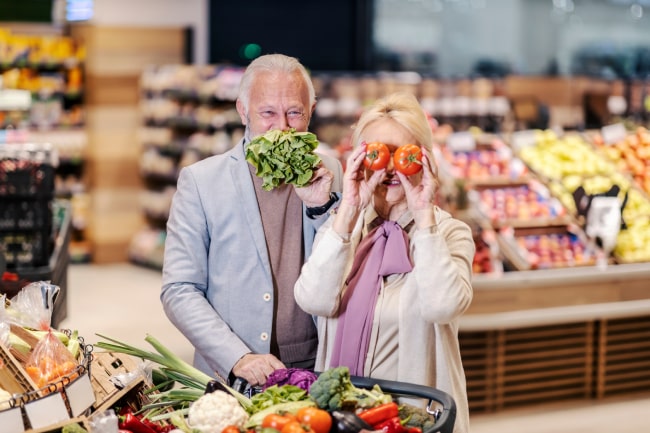 elderly couple grocery shopping